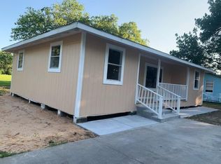 1217 Sam St, El Campo, TX 77437