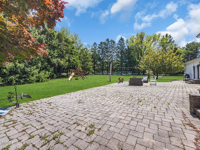 25 Surrey Ln — Photo 40