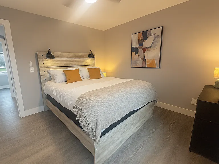443 N Highland Ave — Photo 5