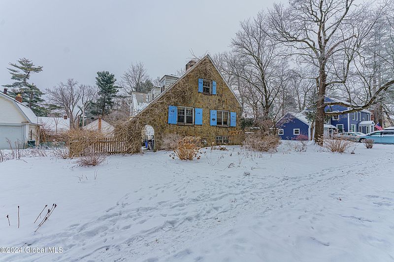4th image of 2133 Central Parkway
