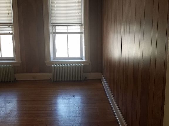 4th image of 211 W Franklin St APT 1