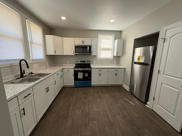 829 Green St — Photo 3