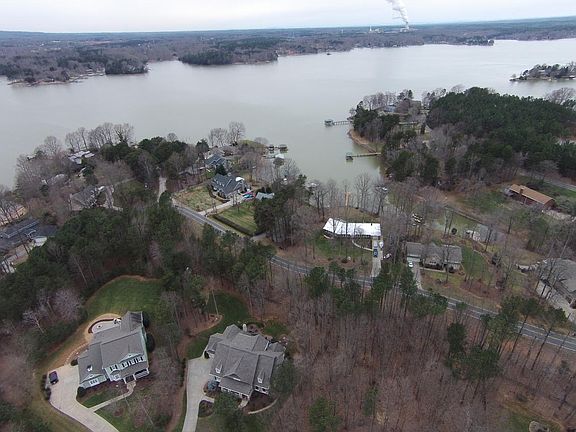 3rd image of 118 Spears Creek Dr