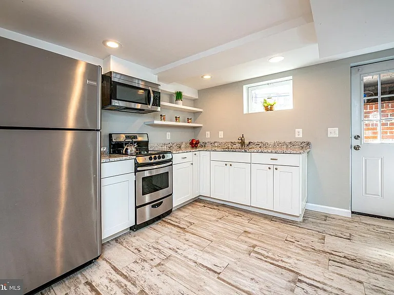 526 Oklahoma Ave NE — Photo 10