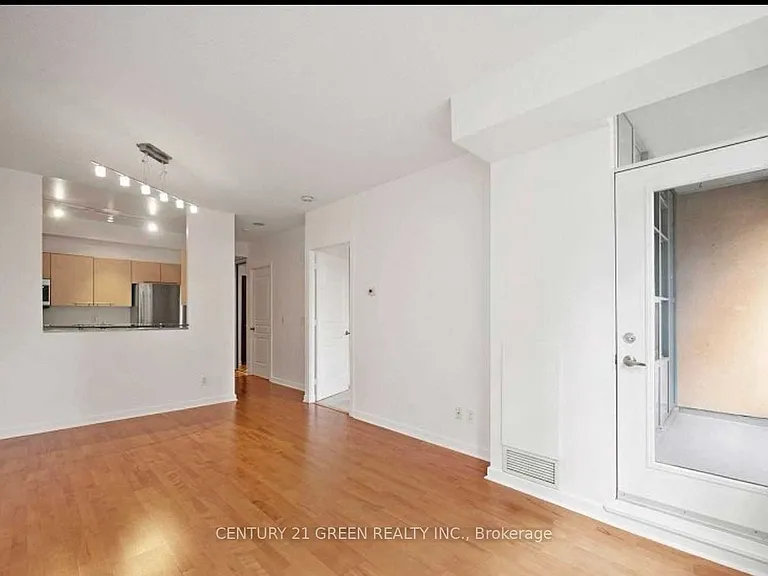 438 Richmond St W #819 — Photo 10