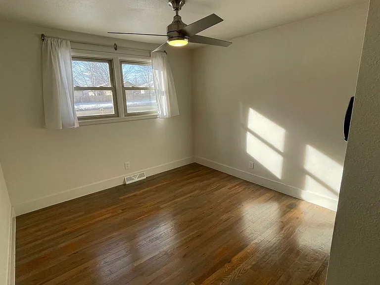 2740 W Elizabeth St — Photo 8