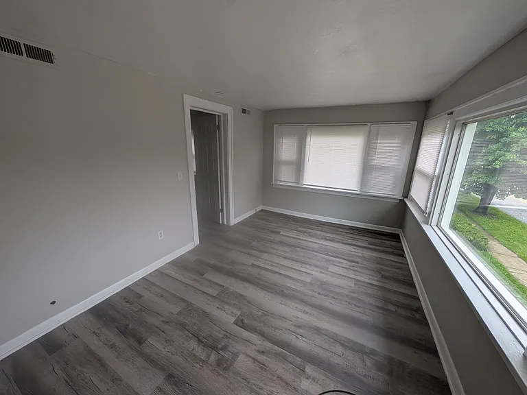 608 W Highland Ave — Photo 2