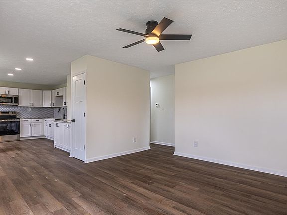 4th image of 2037 Gerald Dr
