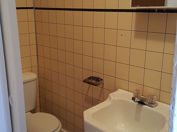 5th image of 632 Harrison Ave APT 3
