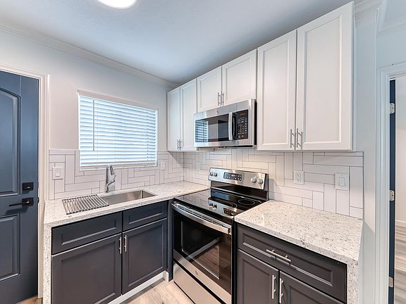 3rd image of 1020 Lewis Ave #1