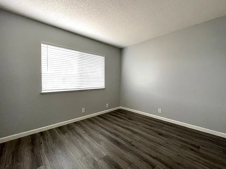515 Camanche Lane - Summer Gardens Apartments — Photo 27
