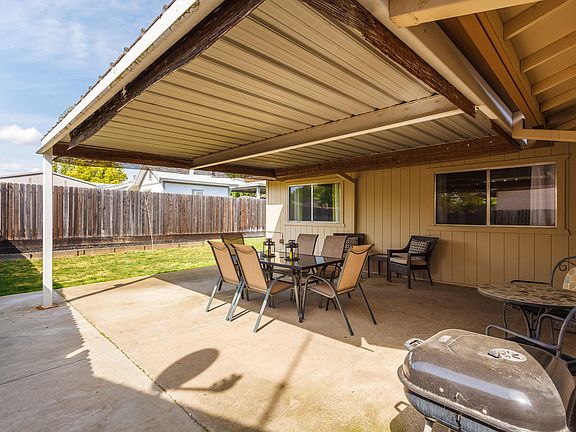 5th image of 8233 Villa Oak Dr
