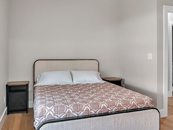 5th image of 200 E 17th St #3