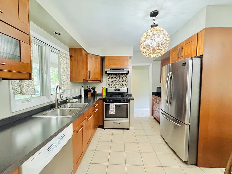 995 Woodlea St — Photo 12