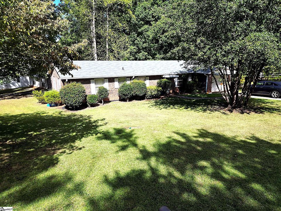1st image of 300 Colony Rd