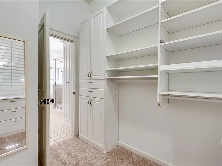 240 Lullwater Ct — Photo 31