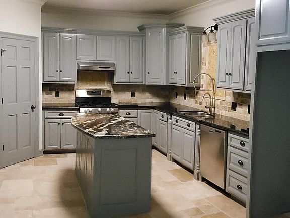 3rd image of 210 Central Caldwood Dr