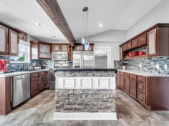 4th image of 1108 E Lily Drive