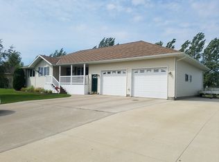 903 13th Ave NE, Devils Lake, ND 58301