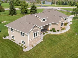 8885 Deer Run Dr S, Allenton, WI 53002