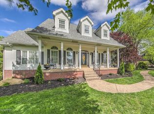 7 Oak Tree Ln, Louisville, KY 40245