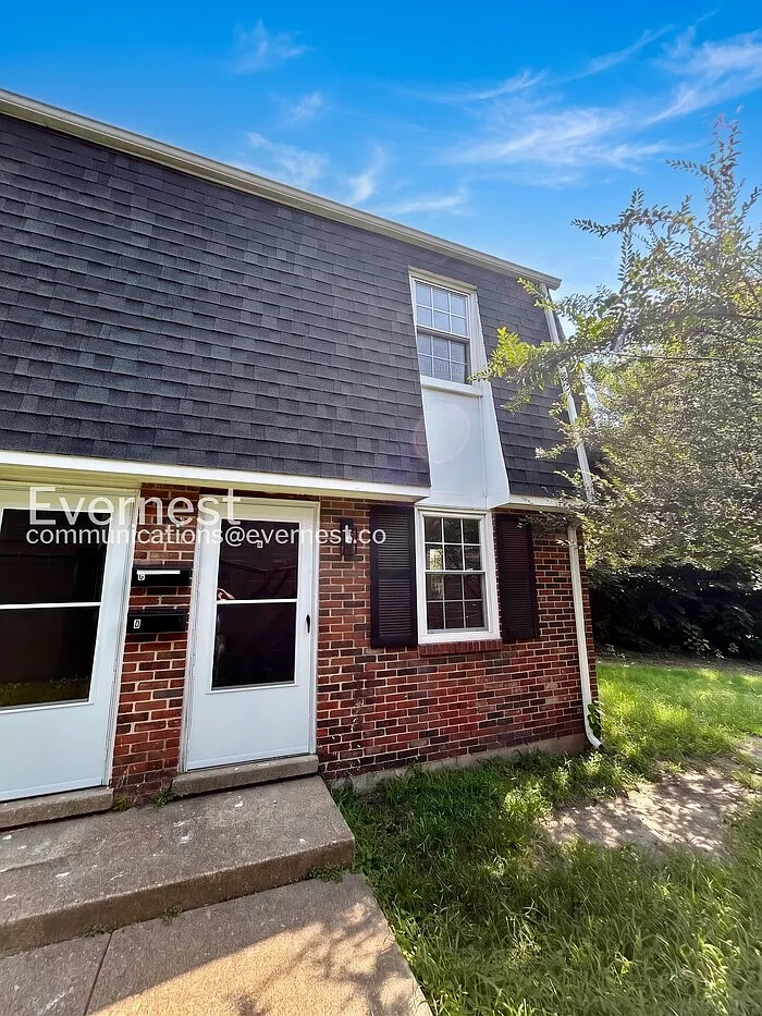 2 bed, 1.0 bath, 840 sqft, $1,595 — Photo 1