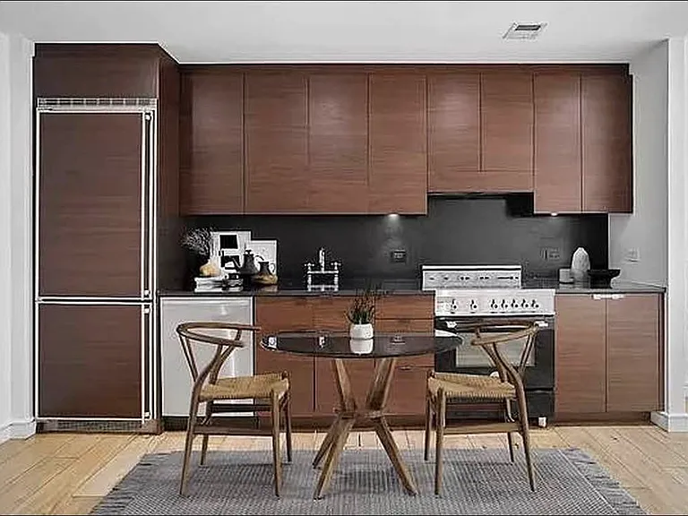 540 W 28th St #7C — Photo 3