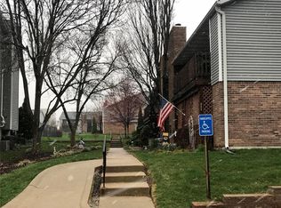 807 King Dr, Saint Charles, MO 63303