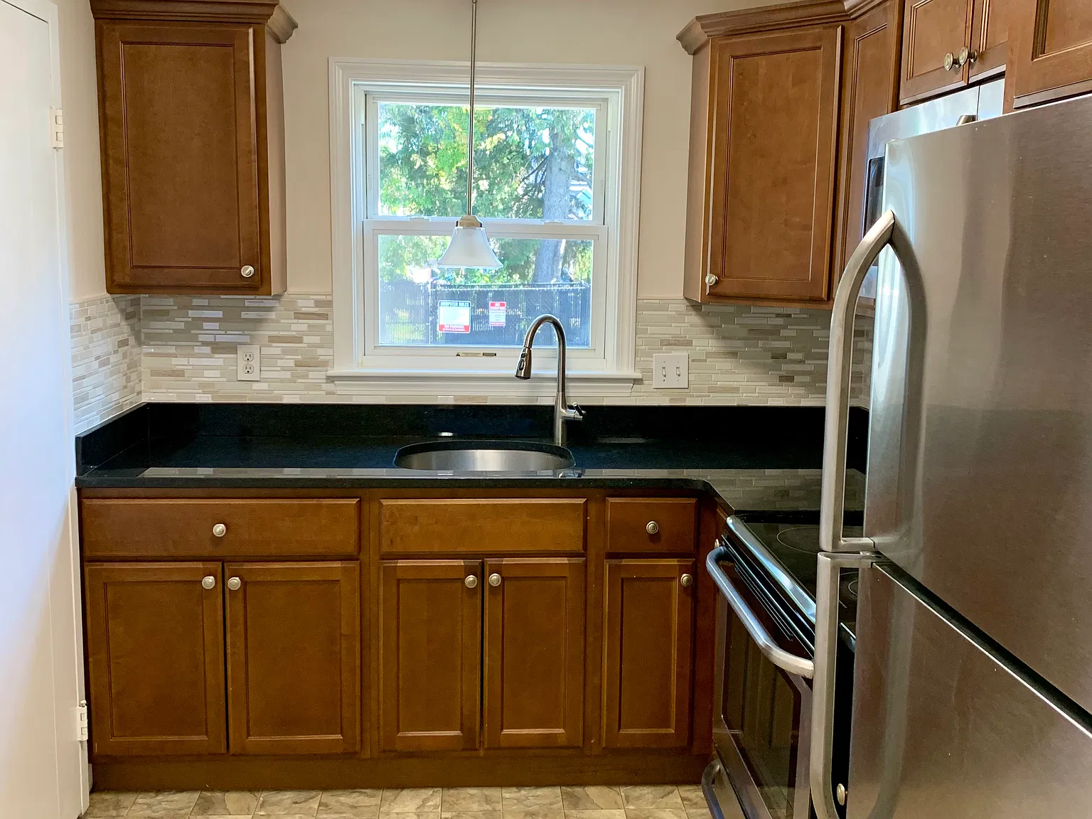 1 bed, 650 sqft, $1,920 — Photo 3
