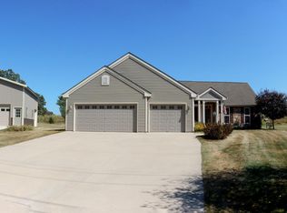N3098 Hardscrabble Rd, Dousman, WI 53118