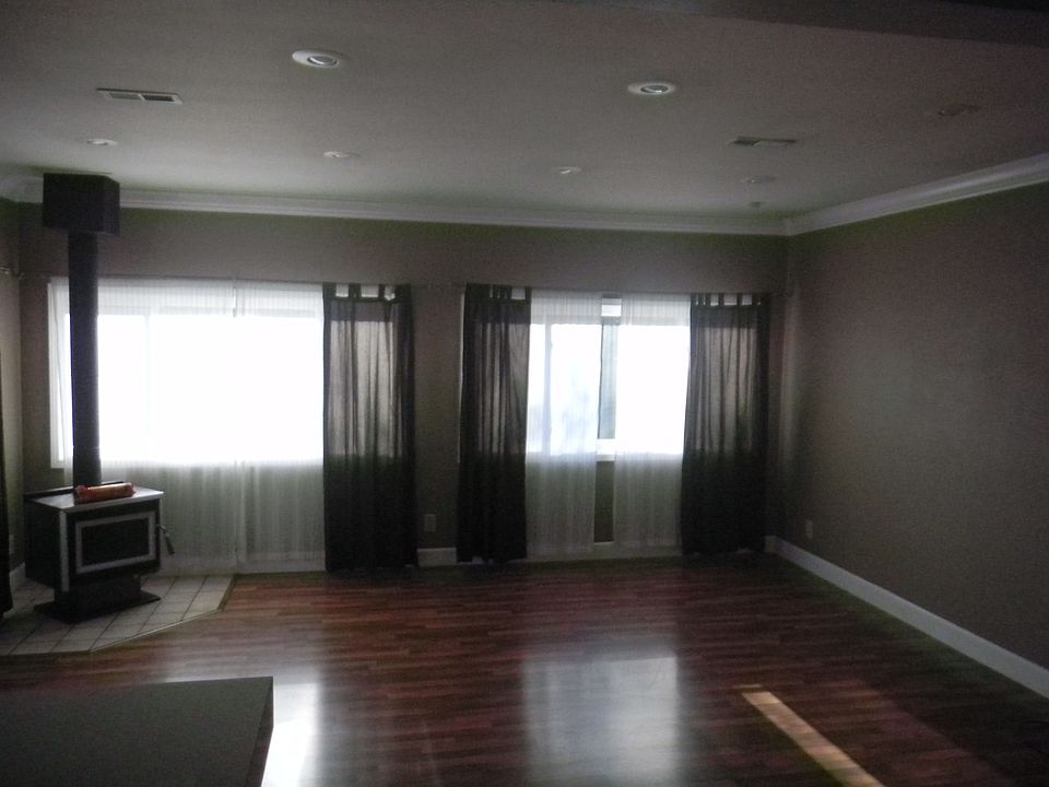 2nd image of 2412 Ione St