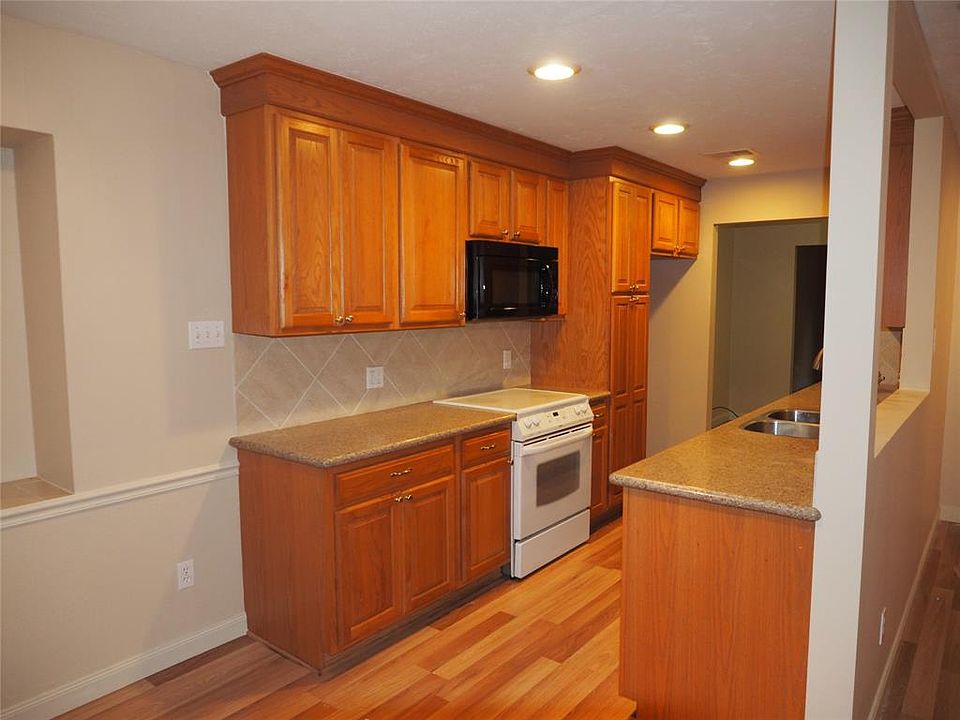 1st image of 13758 Drakewood Dr