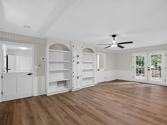 3rd image of 814 S Almond Dr