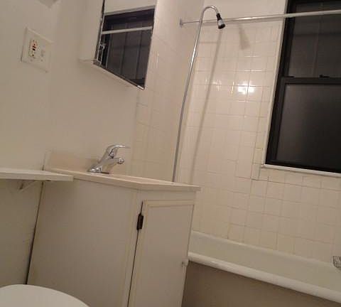 4th image of 2242 N Bissell St #2W