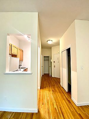 5th image of 409 E 78th St APT 1C