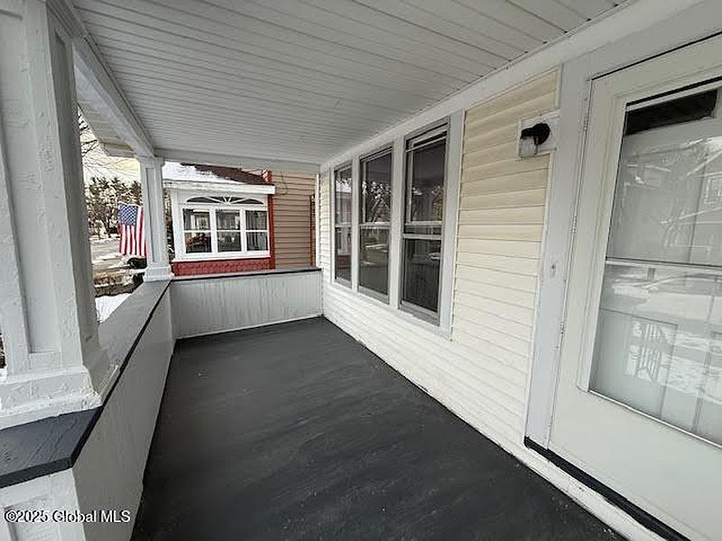4th image of 109 Grove Avenue