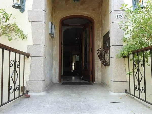 425 N Sycamore Ave #8 — Photo 2