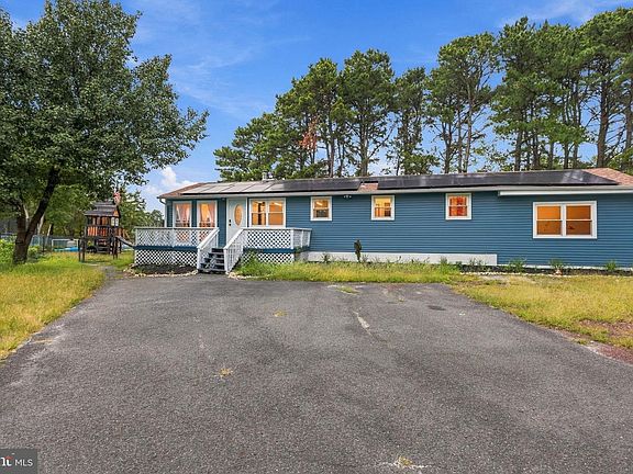 2nd image of 6 Shore Cir