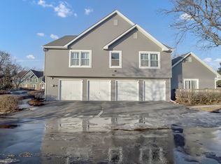 2703 Wayfaring Ln APT D, Lisle, IL 60532