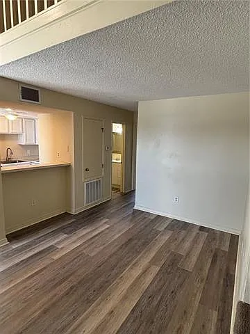 184 Crislaur Ave #E — Photo 4