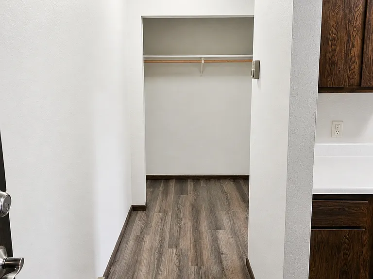 Riverine Apartments — Photo 8