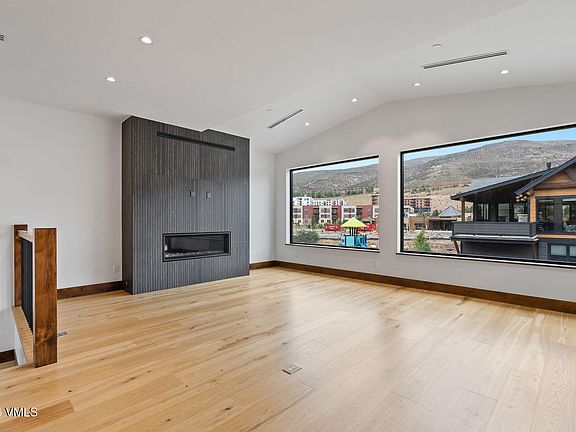 5th image of 209 Goldfinch Ln