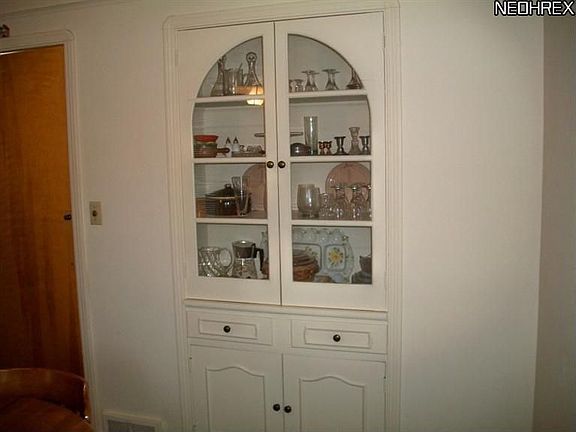 4th image of 16302 Bradgate Ave