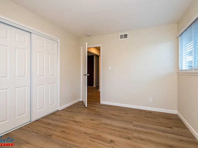 6608 Dartmoor Way — Photo 12