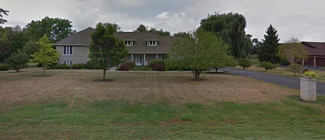 35W204 Duchesne Dr photo 1