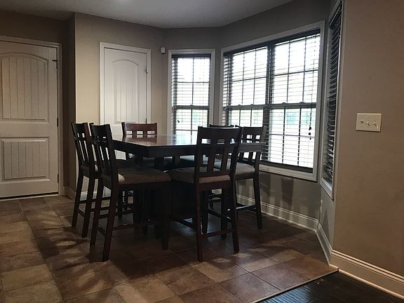 2nd image of 754 Cavalier Dr