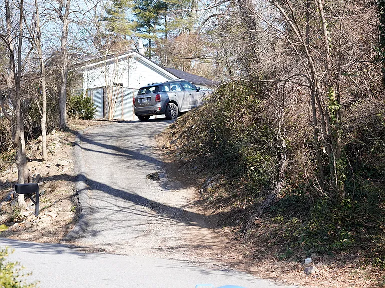 32 Winthrop Rd — Photo 46