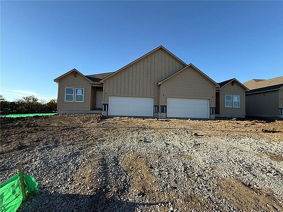 2nd image of 1206 SE Windbreak Dr