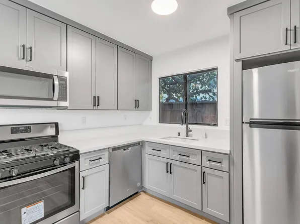 The Wick, 5810 San Vicente Blvd #10, Los Angeles, CA 90019