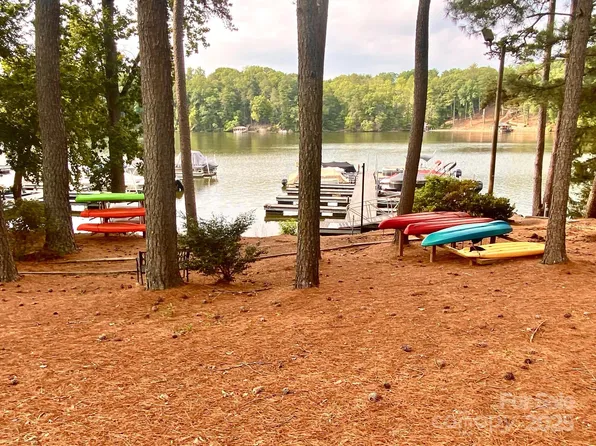 5442 Bridgewater Dr #284, Granite Falls, NC 28630